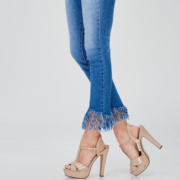 Fringe Frayed Cropped Jeans - Picture 3 of 5